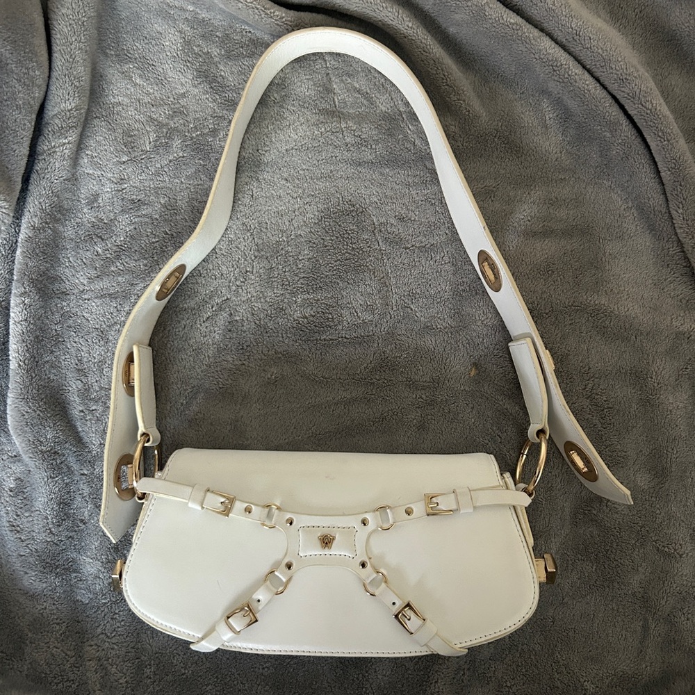 Manc. Lilith in White